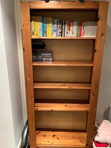 Mooie (boeken)kast met 4 planken beschikbaar voor biedingen
