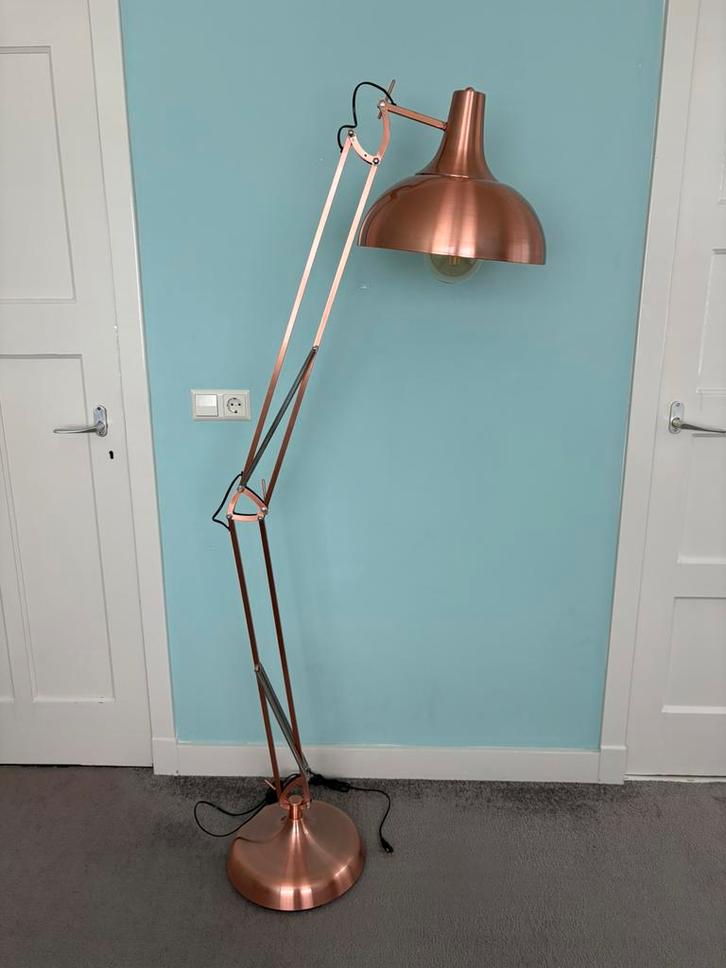 Mooie industriële koperkleurige vloerlamp, Huis en Inrichting, Lampen | Vloerlampen, Zo goed als nieuw, 150 tot 200 cm, Metaal