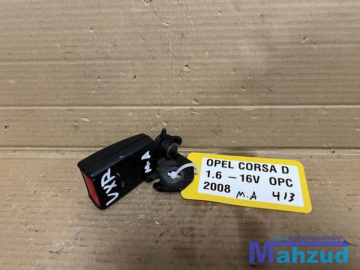 OPEL CORSA D rechts midden achter gordel sluiting 3 deurs 20, Auto-onderdelen, Interieur en Bekleding, Opel, Gebruikt, Ophalen of Verzenden