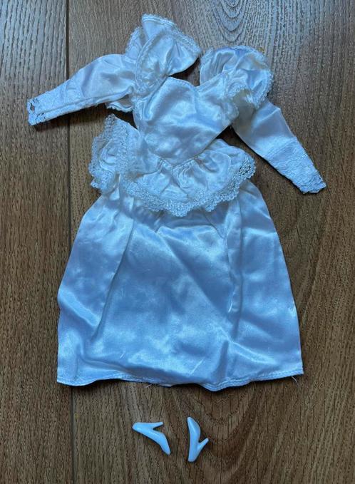 Barbie kledingset bruidsjurk, Verzamelen, Poppen, Gebruikt, Kleertjes, Ophalen of Verzenden