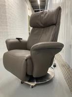Luxe en comfort: design-fauteuil met relax en sta-op functie, Ophalen, 75 tot 100 cm, Zo goed als nieuw, Metaal