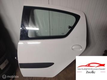 Achterdeur links linksachter wit Toyota Aygo I ('05-'14) beschikbaar voor biedingen