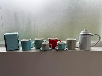 Cabanaz kopjes en theepot beschikbaar voor biedingen