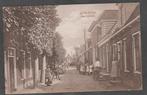 berlikum  dorpsgezicht met hoofdstraat met mensen, Verzenden, 1920 tot 1940, Gelopen, Friesland
