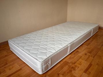 Matras 90 * 200 beschikbaar voor biedingen