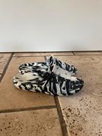 Crocs Slippers Maat 37/38 - Gemarmerd zwart wit, Ophalen of Verzenden, Gedragen, Zwart, Slippers