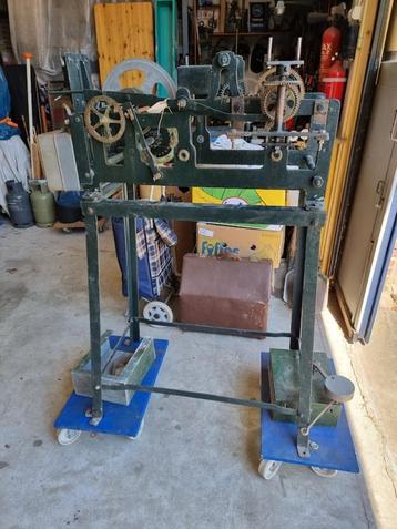 Torenuurwerk op statief beschikbaar voor biedingen