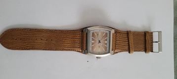 Herenhorloge bruin retro look  beschikbaar voor biedingen