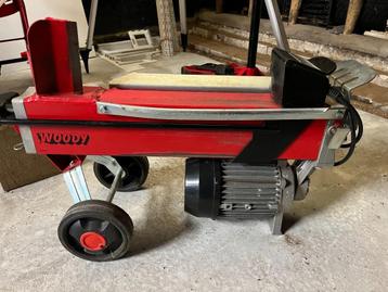 Houtkloof machine beschikbaar voor biedingen