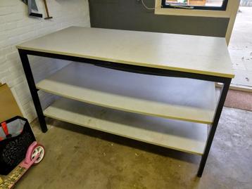 Zware werktafel beschikbaar voor biedingen