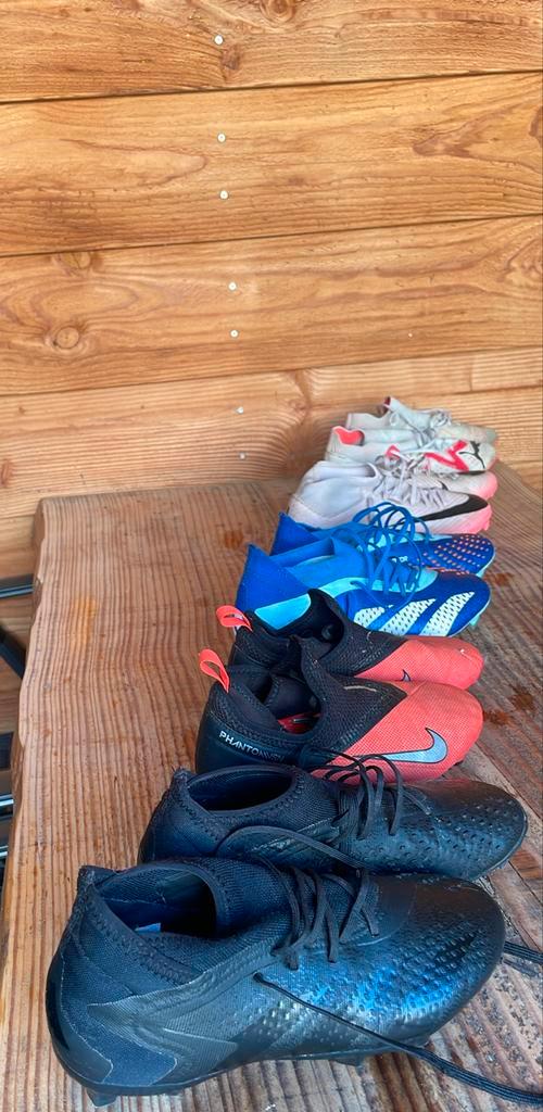 Voetbalschoenen Nike, Adidas en Puma diverse maten, Sport en Fitness, Voetbal, Zo goed als nieuw, Schoenen, Maat XS of kleiner