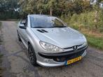 Peugeot 206 2.0 16V CC 2004 nieuwe achteras en banden, Auto's, 4 cilinders, Cabriolet, 4 stoelen, 48 €/maand