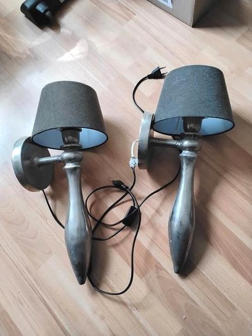 2x Kasteel Wandlampen Alminium met Grijze Kapjes 50 cm hoog, Huis en Inrichting, Lampen | Wandlampen, Zo goed als nieuw, Ophalen of Verzenden