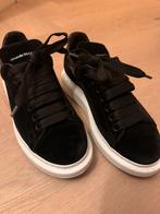 Alexander McQueen Larry Velvet Sneakers Maat 36, Ophalen, Zo goed als nieuw, Sportschoenen