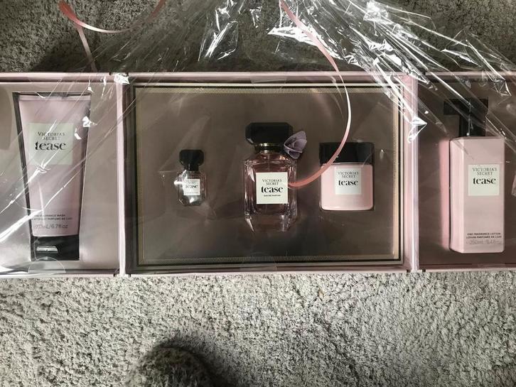 Victoria Secret parfumpakket - "Tease"., Sieraden, Tassen en Uiterlijk, Uiterlijk | Parfum, Nieuw, Ophalen