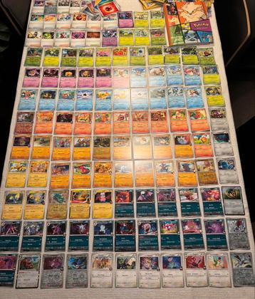 Pokémon kaarten 130 verschillende Destined Rivals inc. mapje beschikbaar voor biedingen