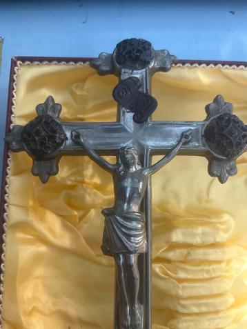 Antiek Frans Kruisbeeld 1915 beschikbaar voor biedingen