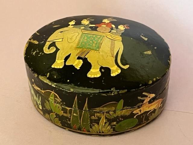 KLEINE DEKSELDOOSJES IN TIN, BAKELIET EN PAPIERMACHE, Antiek en Kunst, Curiosa en Brocante, Verzenden