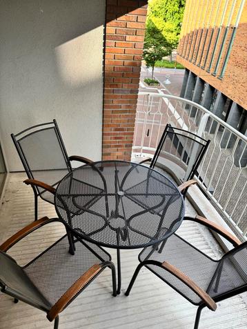 Tuinset – zwart metalen tafel (Ø105 cm) + 4 stoelen beschikbaar voor biedingen
