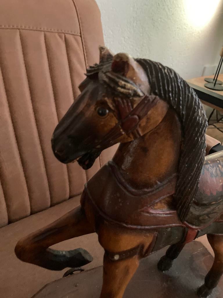 Paard houten paard op wielen., Ophalen, Zo goed als nieuw