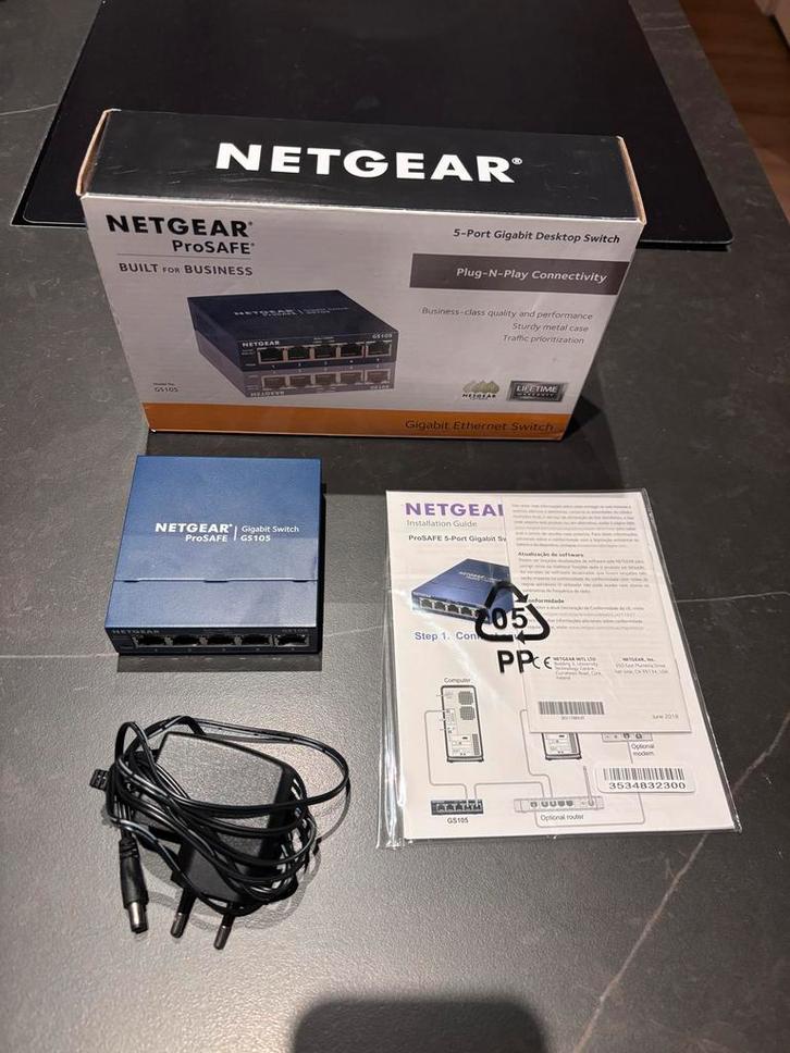 Netgear ProSafe GS105 5-Port Gigabit Switch, Computers en Software, Netwerk switches, Zo goed als nieuw, Ophalen of Verzenden