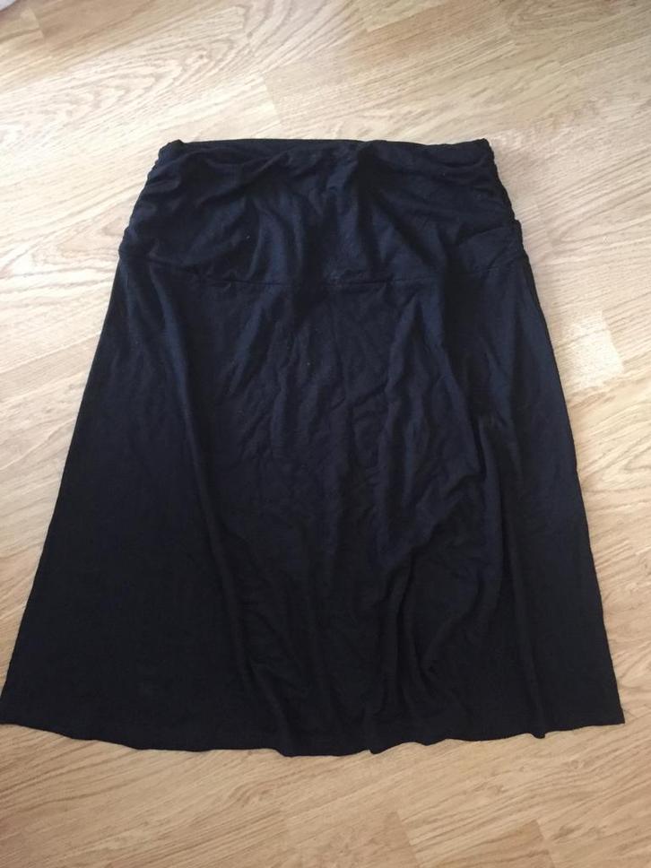 Zwart rokje van Montego. Maat 34., Kleding | Dames, Rokken, Zo goed als nieuw, Maat 34 (XS) of kleiner, Zwart, Knielengte, Verzenden