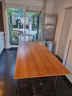 Design Massief notenhout eettafel staat in Oud Beijerland, Huis en Inrichting, Tafels | Eettafels, Gebruikt, Ophalen
