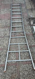 Gebogen enkele ladder 3.10M, Doe-het-zelf en Verbouw, Ladders en Trappen, Gebruikt, Ophalen of Verzenden, Ladder, Opvouwbaar of Inschuifbaar