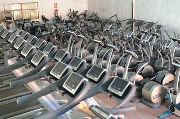 TECHNOGYM loopband /crosstrainer set FAILISSEMENT Technogym beschikbaar voor biedingen