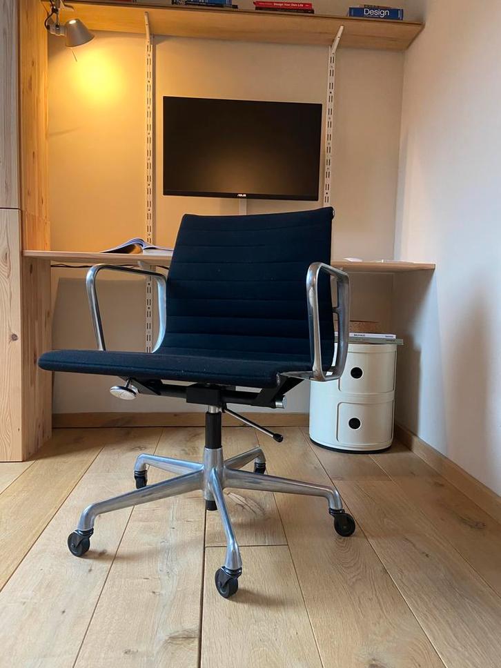 Eames stoel ruilen, Huis en Inrichting, Bureaustoelen, Gebruikt, Bureaustoel, Zwart, Ergonomisch, Ophalen