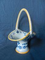 Plateel bloemenmand met hengstel Kon. Zuid Holland h 17,7 cm, Ophalen of Verzenden