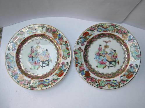 2 Vintage Famille Rose Chinese bordjes porselein (广彩）, Antiek en Kunst, Antiek | Porselein, Ophalen of Verzenden