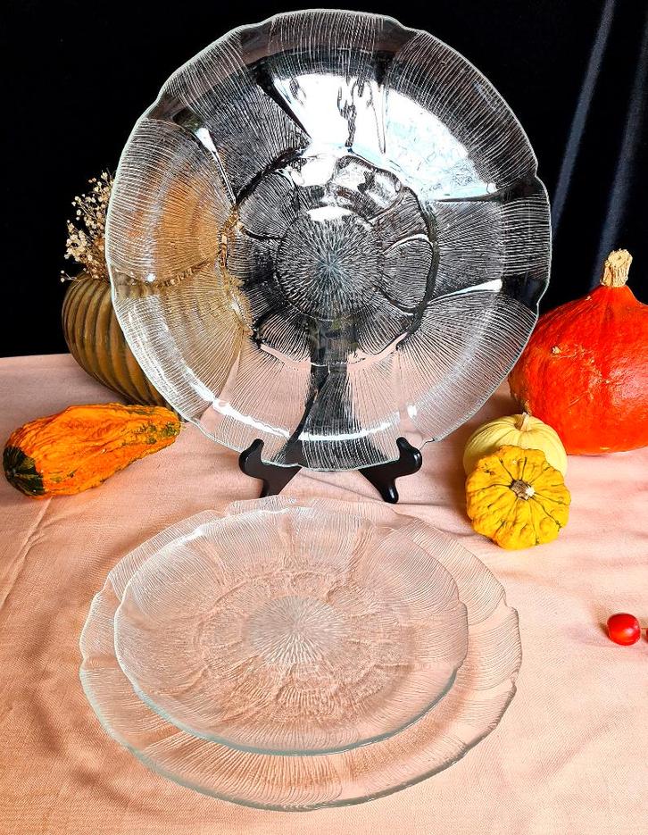 Fleur, Arcoroc set van 3 gehard glazen schalen, design ’70., Huis en Inrichting, Keuken | Servies, Zo goed als nieuw, Schaal of Schalen