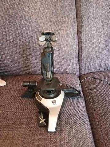 Dit is een Mad Catz Cyborg F.L.Y. 5 Flight Stick. beschikbaar voor biedingen