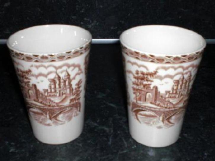 PETRUS REGOUT * TWEE MELKBEKERS * Britse Kastelen *, Antiek en Kunst, Antiek | Servies los, Verzenden