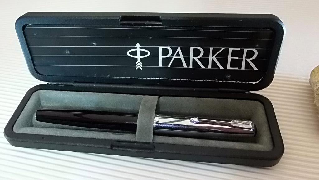 Parker 45 CT Arrow uit 1962, Verzamelen, Pennenverzamelingen, Gebruikt, Parker, Met doosje, Ophalen of Verzenden