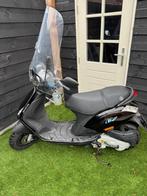 Piaggio Zip 4-takt 2015 /zwart/ lage km-stand – 2 helmen, Ophalen, Gebruikt, Zip, Benzine