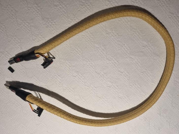 Phasure Lush 2 USB kabel, Audio, Tv en Foto, Audiokabels en Televisiekabels, Zo goed als nieuw, Interlink-kabel, Minder dan 2 meter