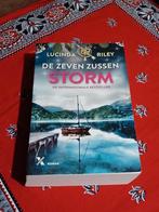 De zeven zussen Storm Lucinda Riley, Boeken, Literatuur, Lucinda Riley, Ophalen of Verzenden, Zo goed als nieuw, Nederland