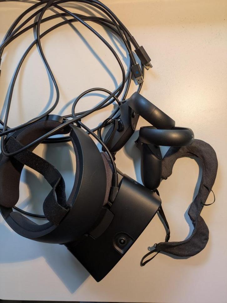 VR Bril Oculus Rift S inclusief controllers, Spelcomputers en Games, Virtual Reality, Zo goed als nieuw, Pc, VR-bril, Ophalen of Verzenden