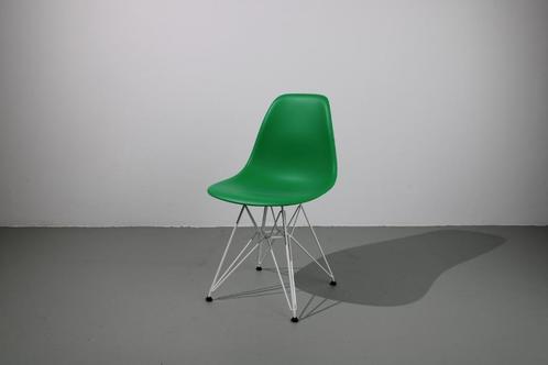 16 Vitra Eames DSR dining chairs groen, Huis en Inrichting, Stoelen, Nieuw, Vijf, Zes of meer stoelen, Kunststof, Metaal, Overige kleuren