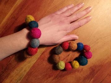 Warme kleuren vilten bollen armbanden zelf gevilt beschikbaar voor biedingen
