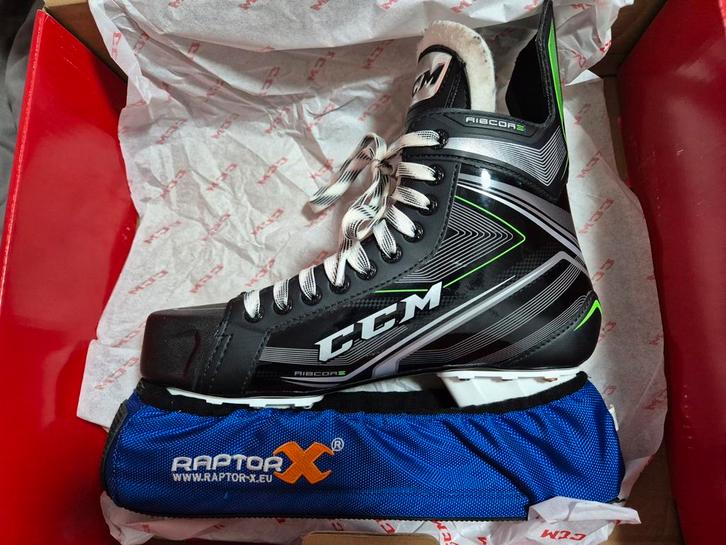 CCM 86K Ribcore ijshockey schaatsen + schaats beschermers, Sport en Fitness, Schaatsen, Zo goed als nieuw, IJshockeyschaatsen