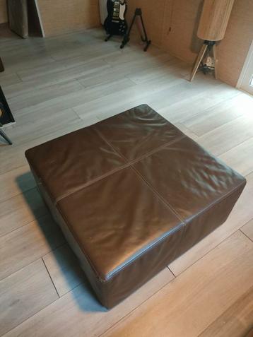 Prachtige grote leren hocker 82x82 beschikbaar voor biedingen