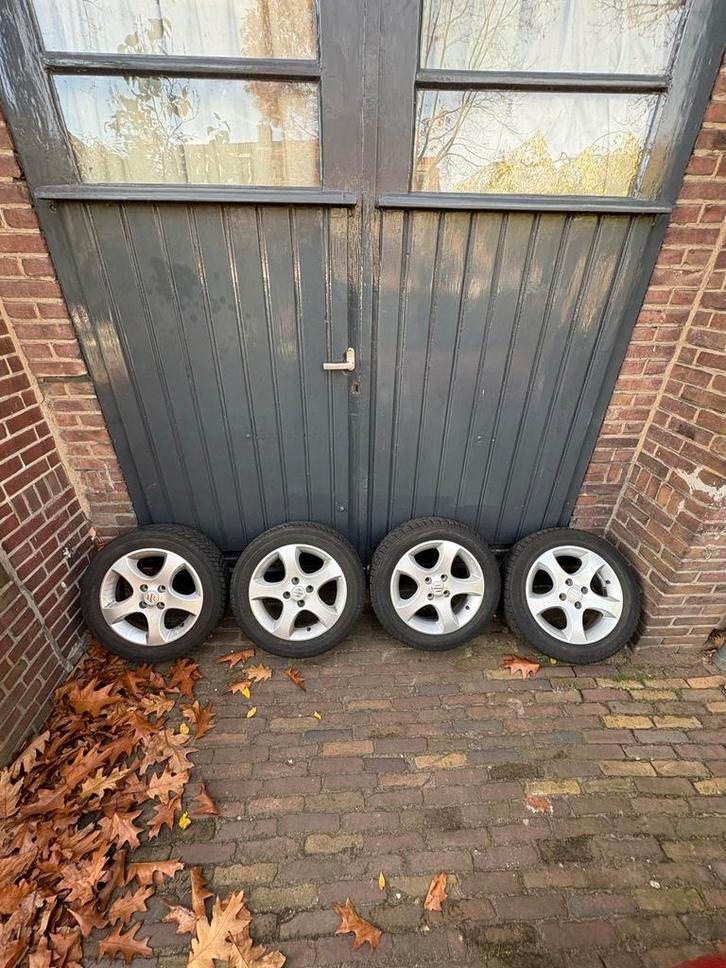 Winterbanden met Suzuki Velgen - Set van 4, Auto-onderdelen, Banden en Velgen, Banden en Velgen, Winterbanden, 15 inch, 185 mm