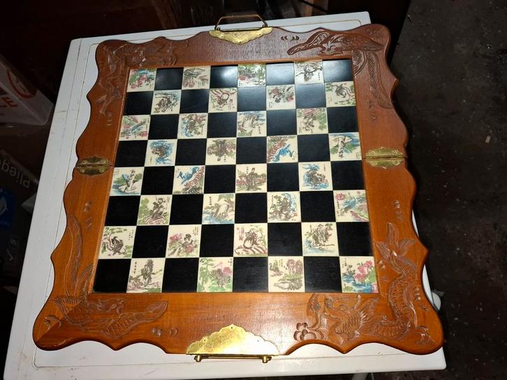 Vintage Aziatisch Schaakspel met Houten Frame, Hobby en Vrije tijd, Gezelschapsspellen | Bordspellen, Gebruikt, Een of twee spelers