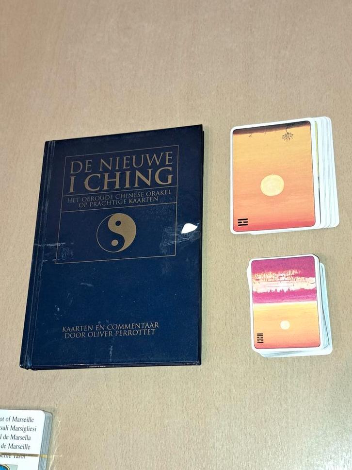 Tarot I Ching, Boeken, Esoterie en Spiritualiteit, Zo goed als nieuw, Overige typen, Tarot of Kaarten leggen, Ophalen of Verzenden