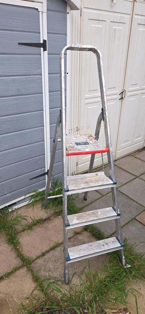 Altrex huishoudtrap - 4 treden, Doe-het-zelf en Verbouw, Ladders en Trappen, Gebruikt, Trap, Minder dan 2 meter, Ophalen