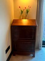 Secretair kast, Ophalen
