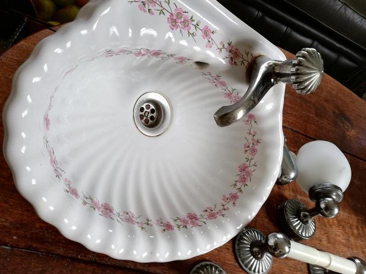 Frans fonteintje gebloemd, wc-rolhouder, handdoekring, lamp, Doe-het-zelf en Verbouw, Sanitair, Zo goed als nieuw, Wastafel, Ophalen